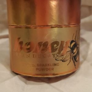 Honey Scented Sparkling body powder